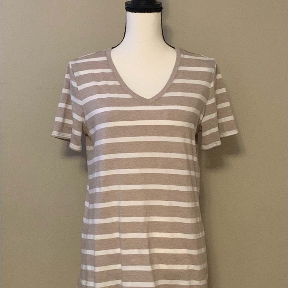 Orvis Tan and Cream Striped V-Neck Tee size medium euc